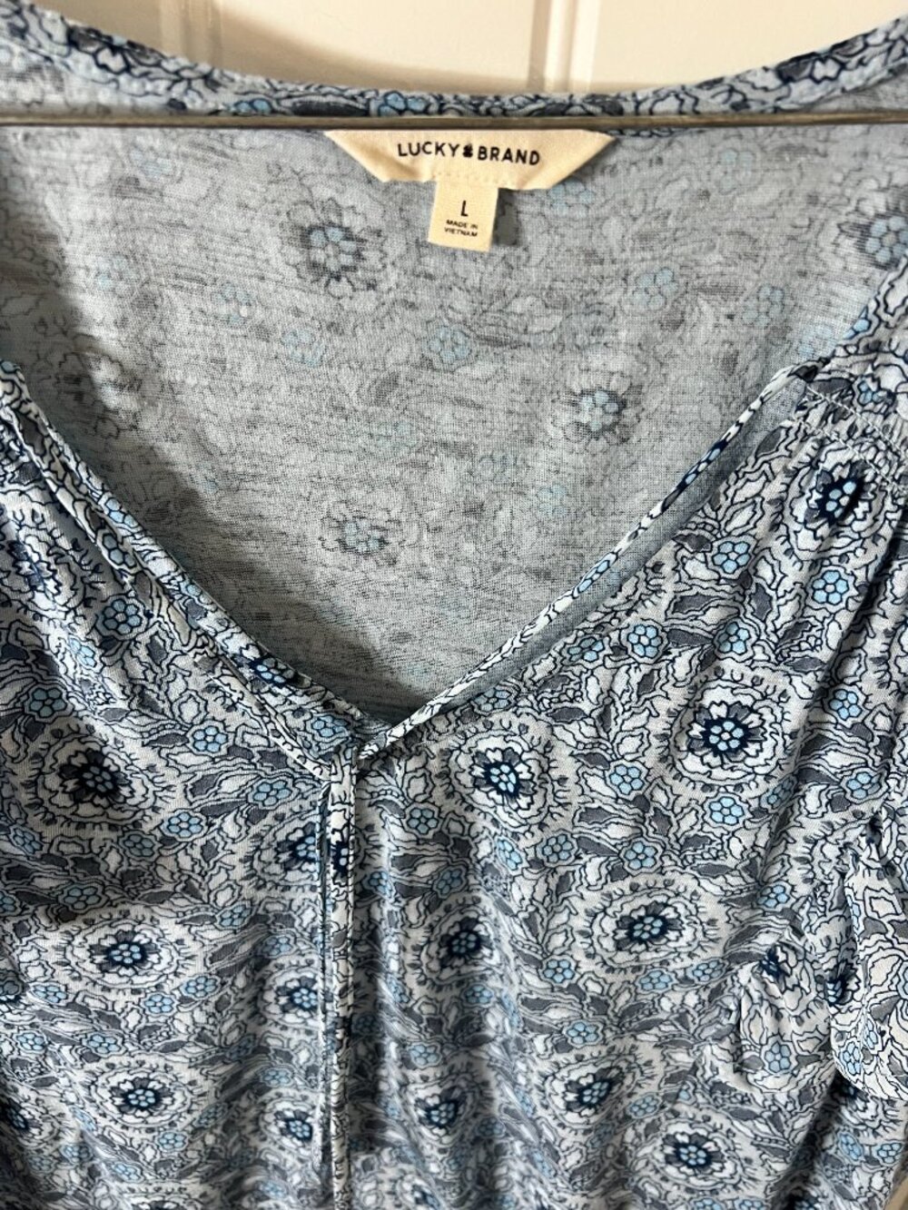 Lucky Brand Floral Medallion Boho Flutter Sleeve Knit Blouse Blue Gray L - Picture 2 of 11